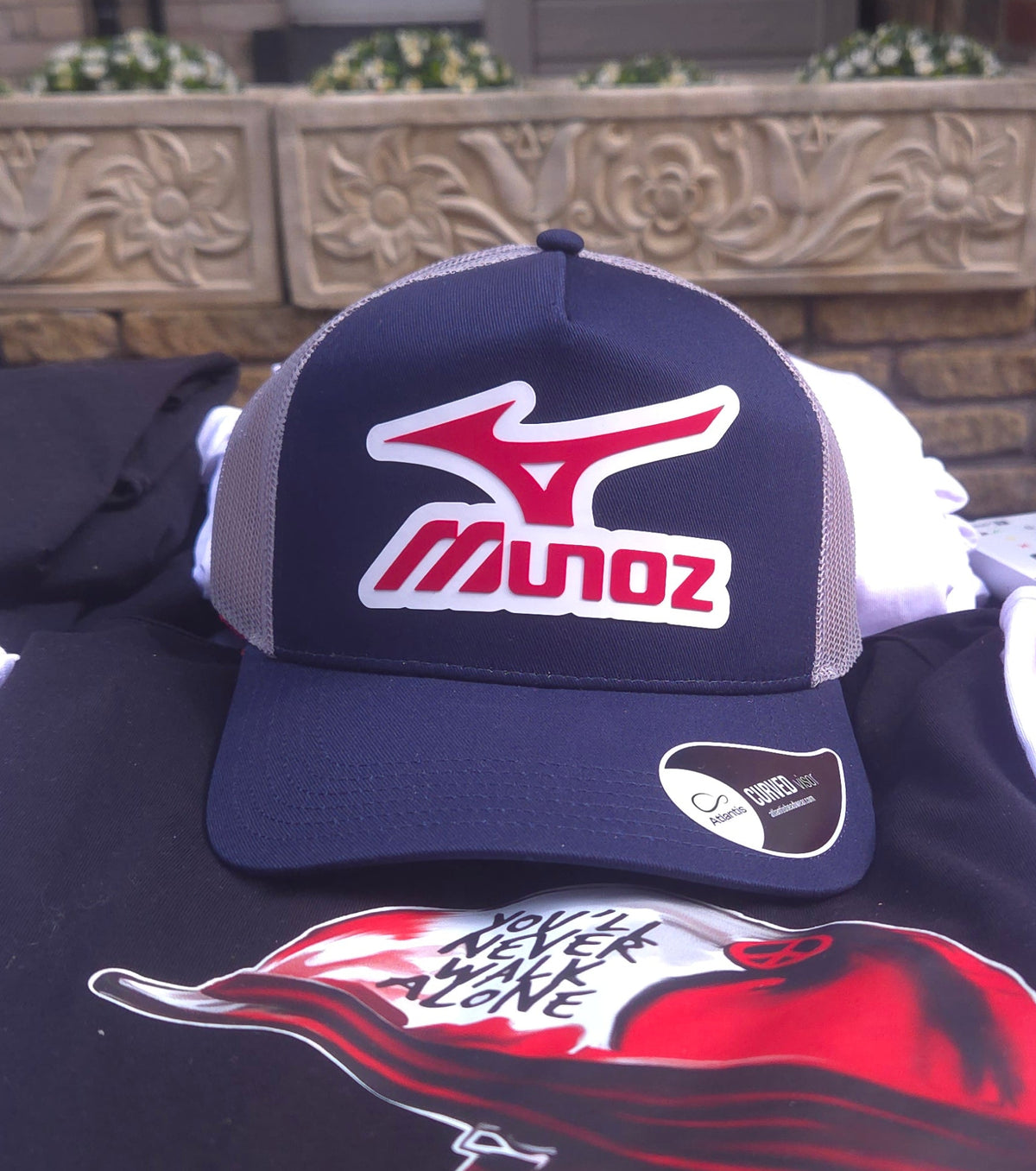 Munoz cap with Mizuno-style 3D rubberised logo, available in navy/white, black, grey/black or red