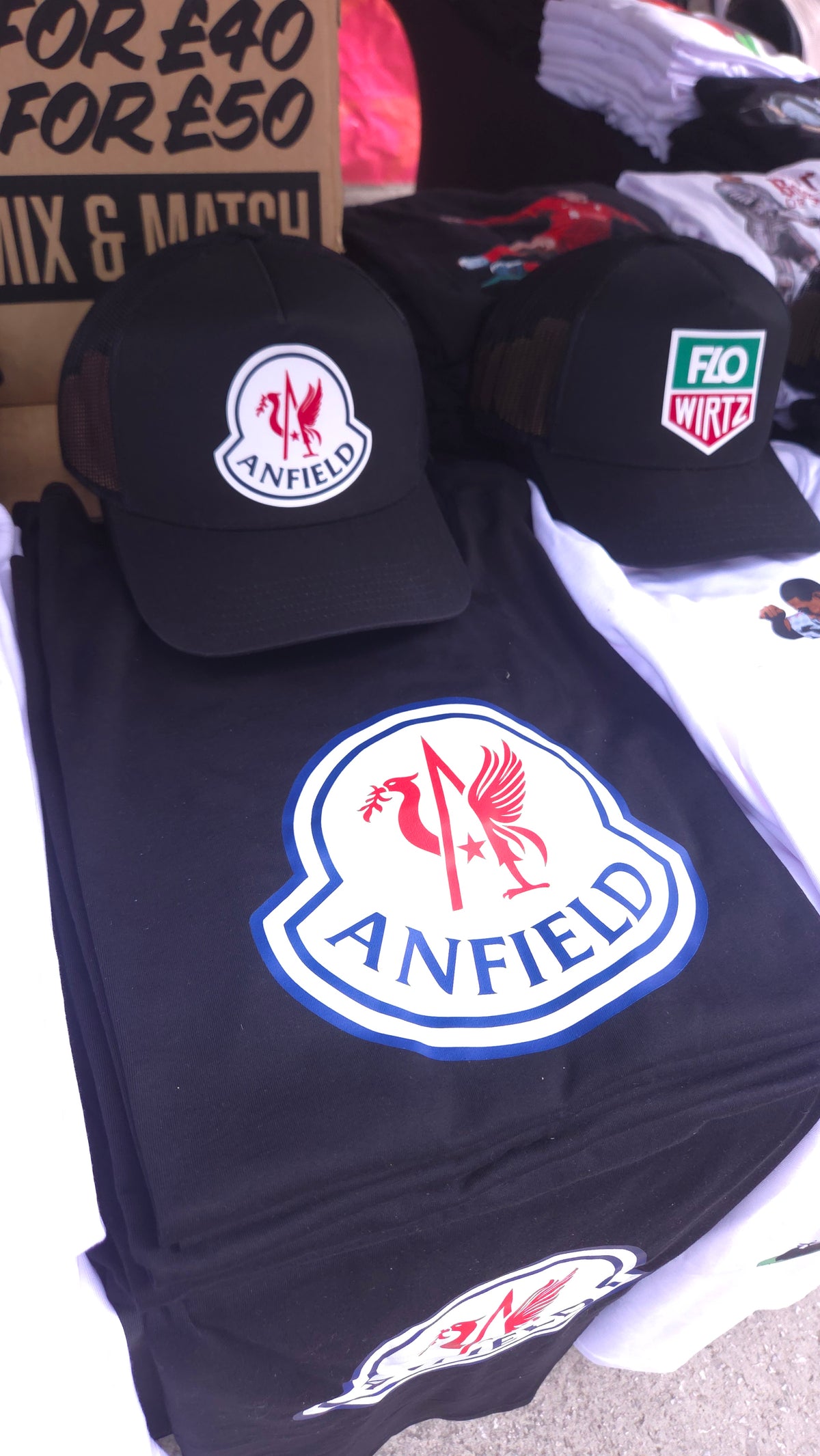 Anfield Piste cap with 3D rubberised Anfield mountain logo, available in black, grey/black, red or navy/white